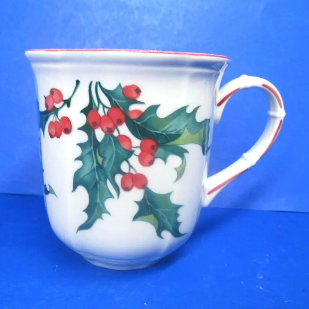 Villeroy & Boch Holly Berries 3 1/2